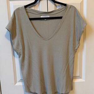 Dear John Women's V-Neck Ribbed Tee - Light Gray